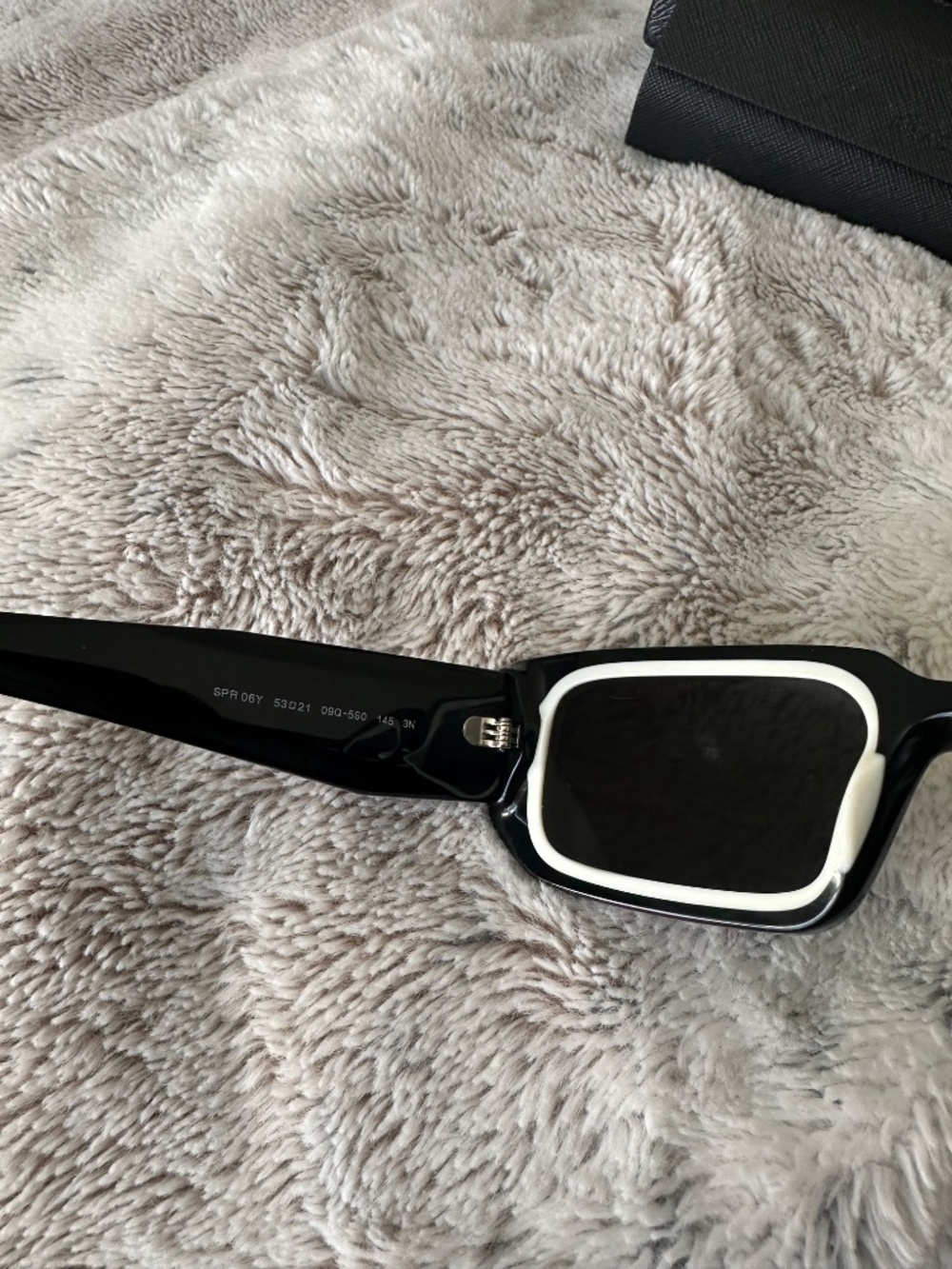 Prada Sunnies - Picture 4 of 4